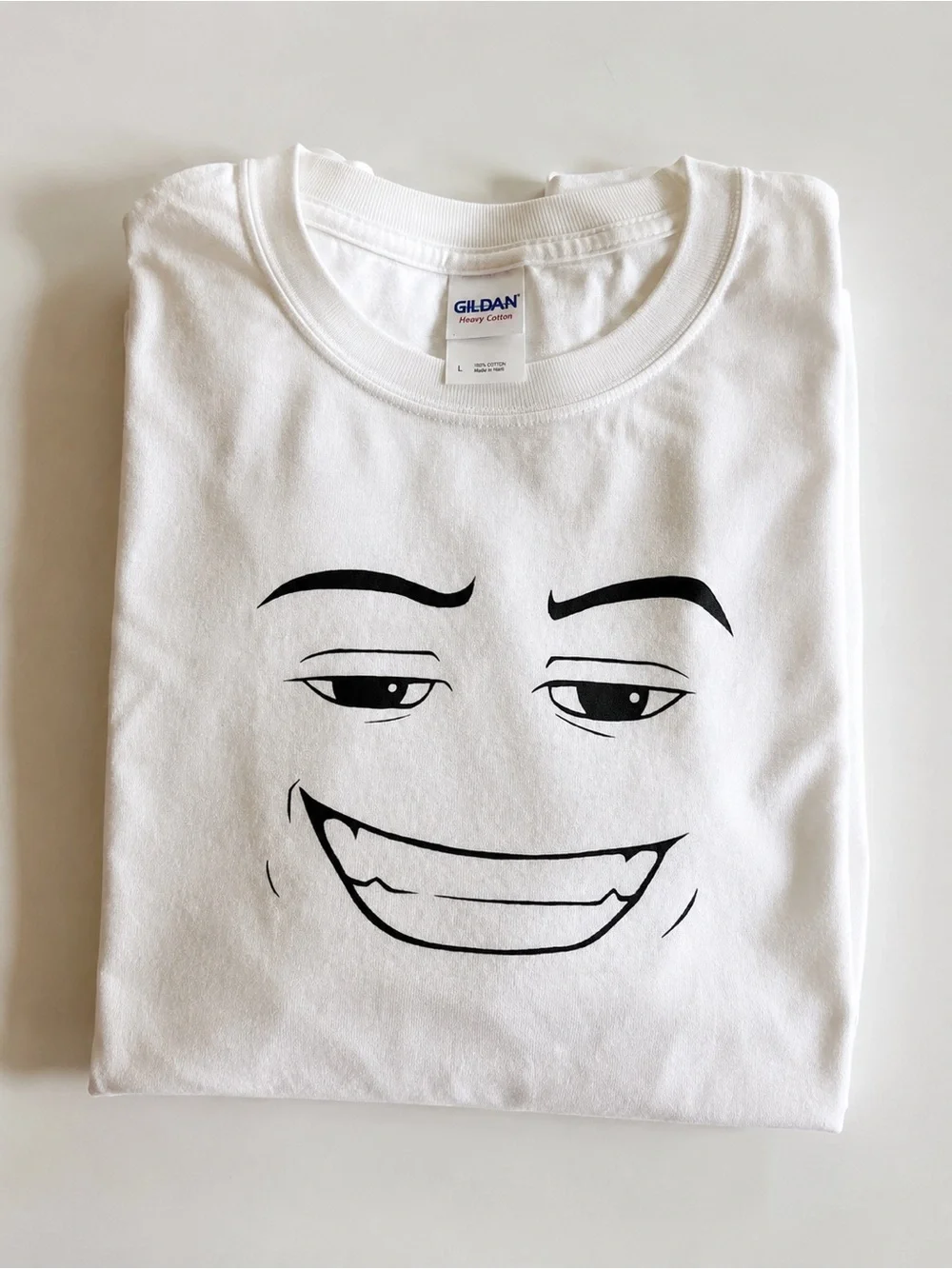 Gildan 5000 White Graphic Smile Face Tee Vintage Size L - Picture 2 of 4